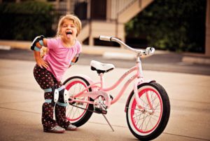 Дитячі велосипеди від магазину «самокат» зможуть стати відмінним подарунком для вашого чада