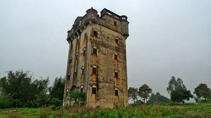 Case în formă de turn 100 de fotografii