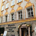 Un tur al orașului Salzburg este un patrimoniu cultural pe care îl puteți vizita - monumente, muzee, temple, palate și