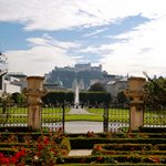 Un tur al orașului Salzburg este un patrimoniu cultural pe care îl puteți vizita - monumente, muzee, temple, palate și