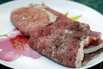 Escalope cu carne de porc gătită din carne bună pe grătar