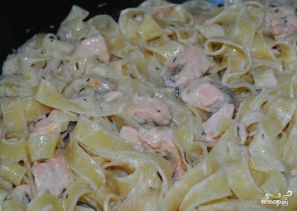 Fettuccine cu somon în sos de smântână - rețete simple