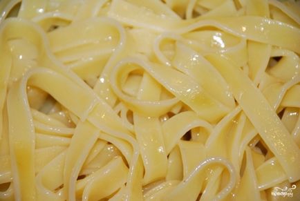 Fettuccine cu somon în sos de smântână - rețete simple