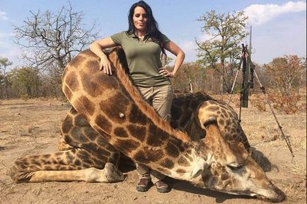 Fotografii de vânători de sex feminin cu animale uciși