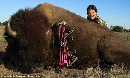 Фотографії дівчат-мисливиць з убитими тваринами