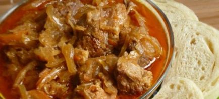 Goulash din pui, carne de vită, carne de porc și ficat cu sos - rețete în limba maghiară și în Zakarpattia