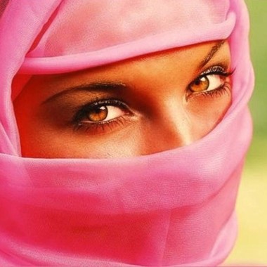 Gyulchataj nyissa meg az arcod! Milyen rejtett szépségeit iszlám nők veszek