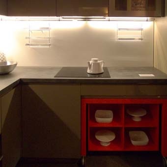 Bucătăria interioară utilizează o masă practică de extragere