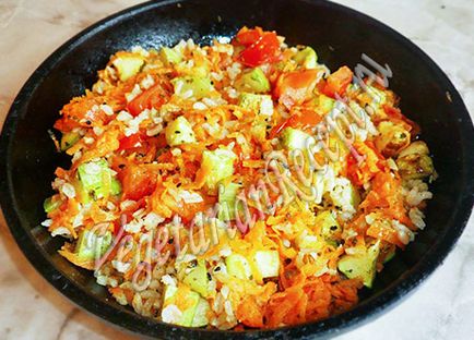 Cukkini rizs és zöldségek, sült a kemencében