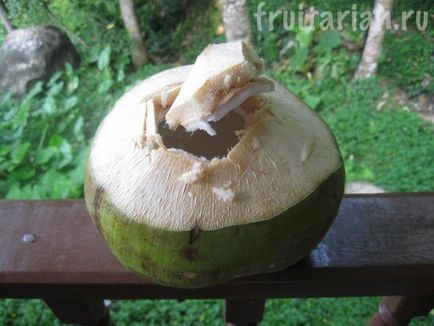 Cum se deschide o nucă de cocos