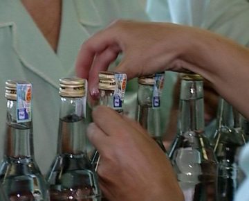 Hogyan lehet megkülönböztetni a valódi hamisított vodka hamis - házi receptek alkohol