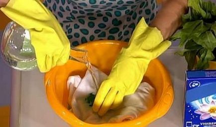 Cum să spălați verdele din haine cu mijloace improvizate