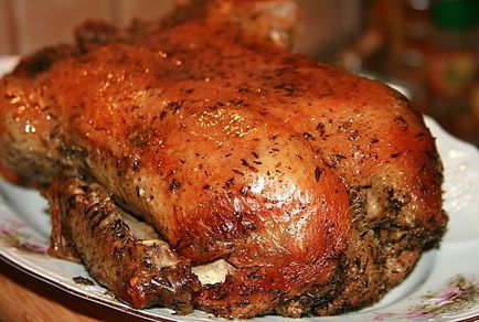 Cum să gătești o găină în cuptor astfel încât carnea să fie moale și suculentă