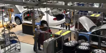 Mivel a robotok összegyűjti Volkswagen az USA-ban, úgy, ahogyan