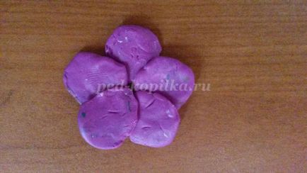 Cum sa faci flori violete din plastilina cu mainile in etape cu fotografii