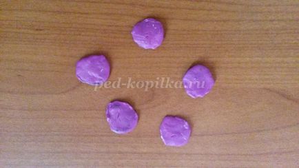 Cum sa faci flori violete din plastilina cu mainile in etape cu fotografii