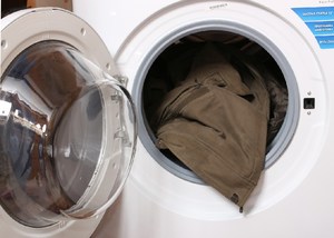 Ca și în mașina automată de spălat, este corect să spălați jacheta de iarnă din sintepon