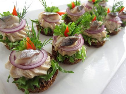 Canape cu hering