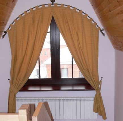 Гарне оформлення тюлем аркою кухонного вікна практичні поради дизайнера