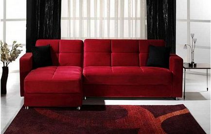 Canapea roșie, interioare cu o canapea roșie, fotografie