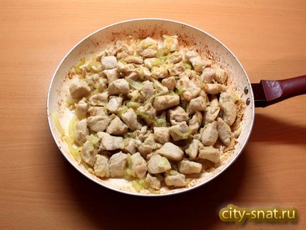 File de pui prăjită în sos de smântână - Sharypovo acasă