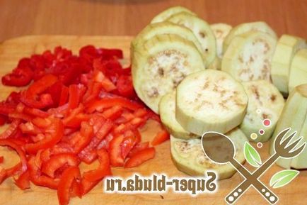 Курка з баклажанами і овочами в томатному соусі, страви з курки