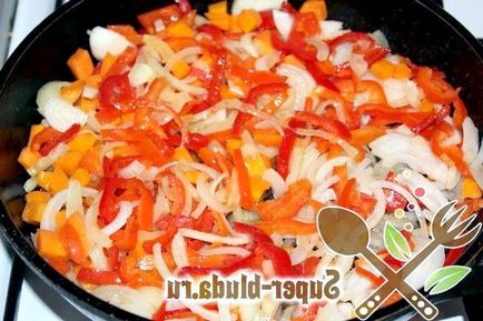 Курка з баклажанами і овочами в томатному соусі, страви з курки