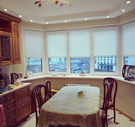 Bucătărie cu fereastră, lux și confort