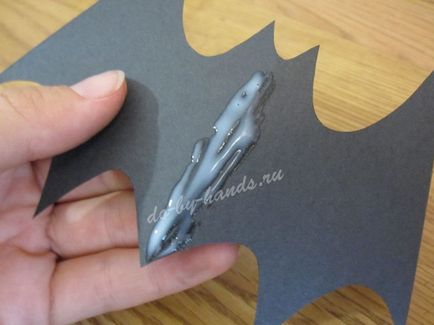 Летюча миша з паперу на Хеллоуїн своїми руками
