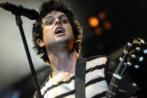 Лідер green day вилаяв глядачів, розбив гітару і потрапив до лікарні - портал про знаменитостей like