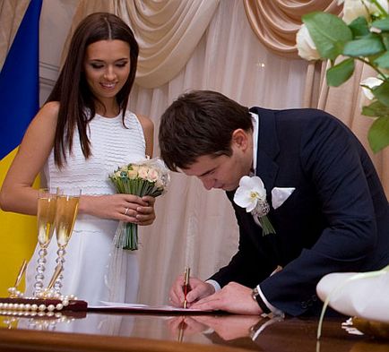 Ліза ющенко на весілля одягла сукню від valentino