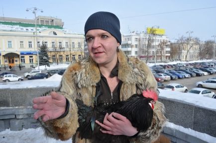 Magicianul zburător Anton Simakov, cu un cocoș, a prezis căderea rublei, o persoană, o societate, aif Ural