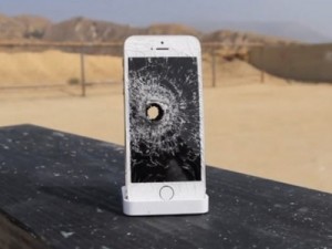 Mobilul din magazinul de mere va lipi casetele de pe iPhone cu un dispozitiv special de la Belkin