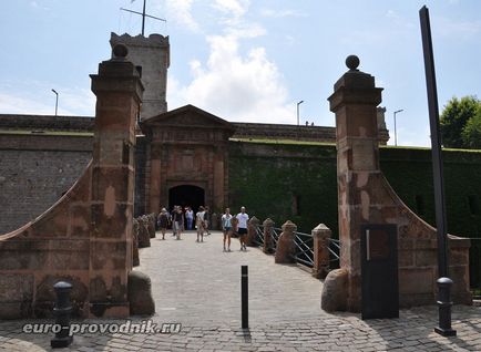 Montjuic munte și cetatea ca o apărare de încredere în vestul de Barcelona