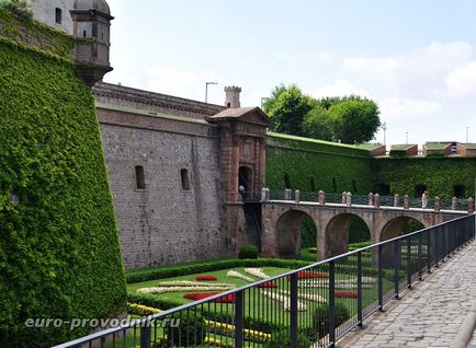 Montjuic munte și cetatea ca o apărare de încredere în vestul de Barcelona