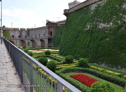 Montjuic munte și cetatea ca o apărare de încredere în vestul de Barcelona