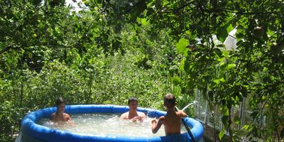 Piscină gonflabilă în țară (își poate permite) Piscină gonflabilă la cabana