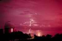 Від чого залежить колір блискавки метеовесті від Фобос
