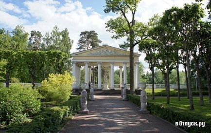 Pavilion de trei grații în descrierea și fotografia parcului Pavlovsky