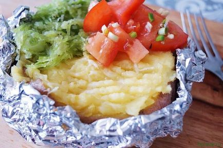 Cartofi coapte cu brânză și salate, bărbați site-ul culinar - cele mai bune retete cu fotografii
