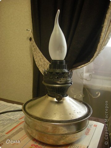 Renunțând la o lampă cu kerosen într-o lampă electrică, țara maestrilor