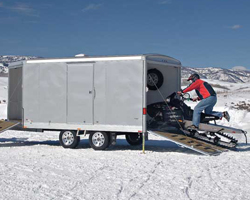 Transport cu snowmobile