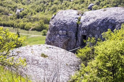 Cave város Eski-Kermen útvonalakat, helyét, leírását, hogyan juthatunk el oda autóval és gyalog