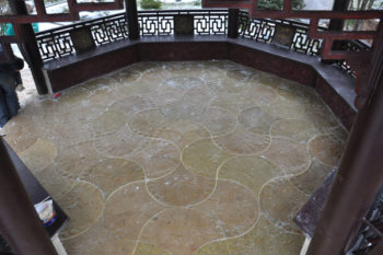 Floor lugas útburkoló csempe és módszereket hajformázó technológia léptető leírás (módszerek) Floor tüskéje járólap, a módszerek és technológiák lépésről lépésre leírás hajformázó