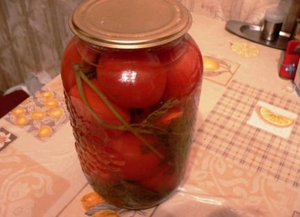Tomatele conservate cu o reteta verde de top de morcov pentru iarna, cu prajituri, frunze, fotografii,