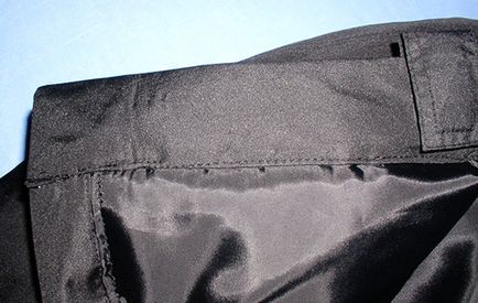 Secvența de a coase pantaloni calzi pe un sintepon pentru un băiat