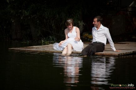 Poze de nunta post-nunta a gunoiului real-rochie al lui Julia