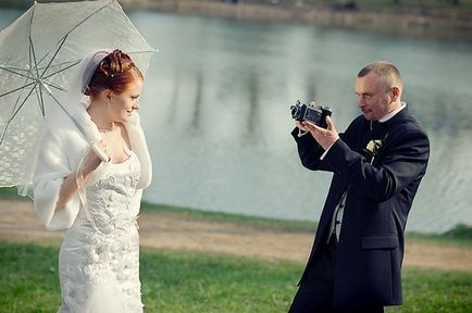 Pózok és kiegészítők (kellékek) az esküvői fotózásra, szórakoztató