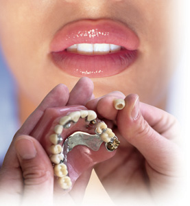 Recomandări către pacienți cu privire la utilizarea protezelor dentare detașabile