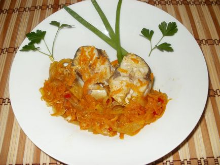 Recept sült makréla zöldségek egy bankot